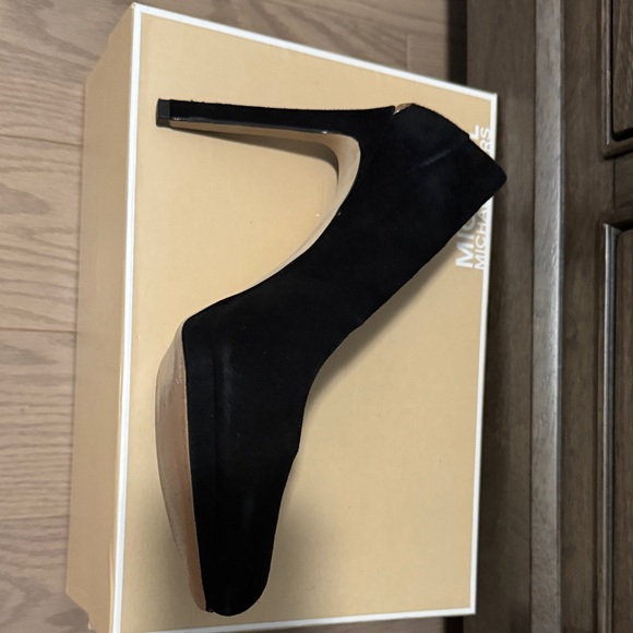 Michael Kors - Yasmin Pump - Black & Gold - Picture 7 of 11